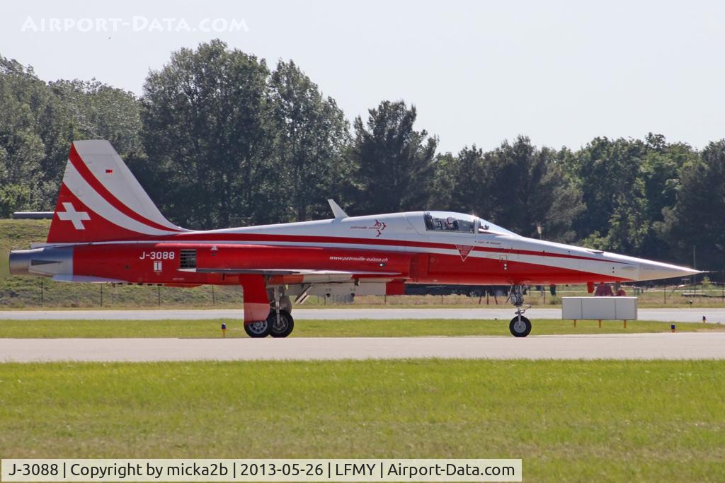 J-3088, Northrop F-5E Tiger II C/N L.1088, Taxiing