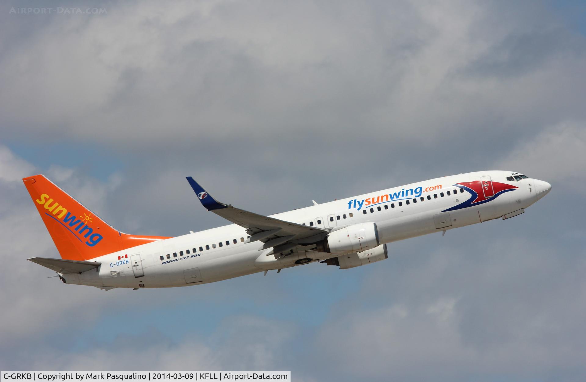 C-GRKB, 2004 Boeing 737-86Q C/N 30294, Boeing 737-800