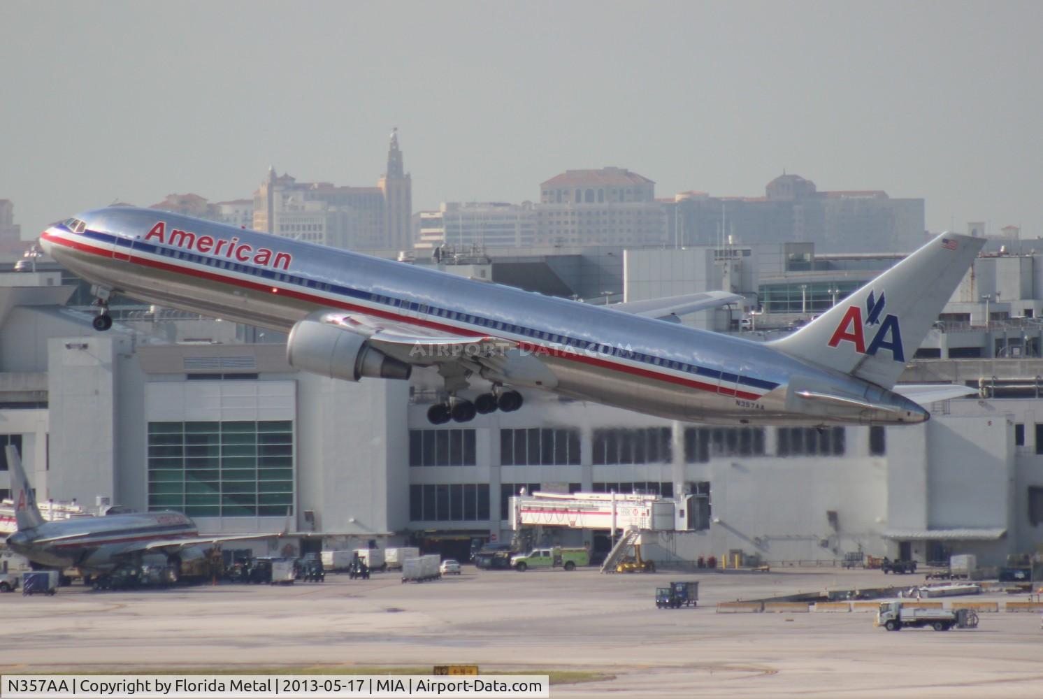 N357AA, 1988 Boeing 767-323 C/N 24038, American 767-300