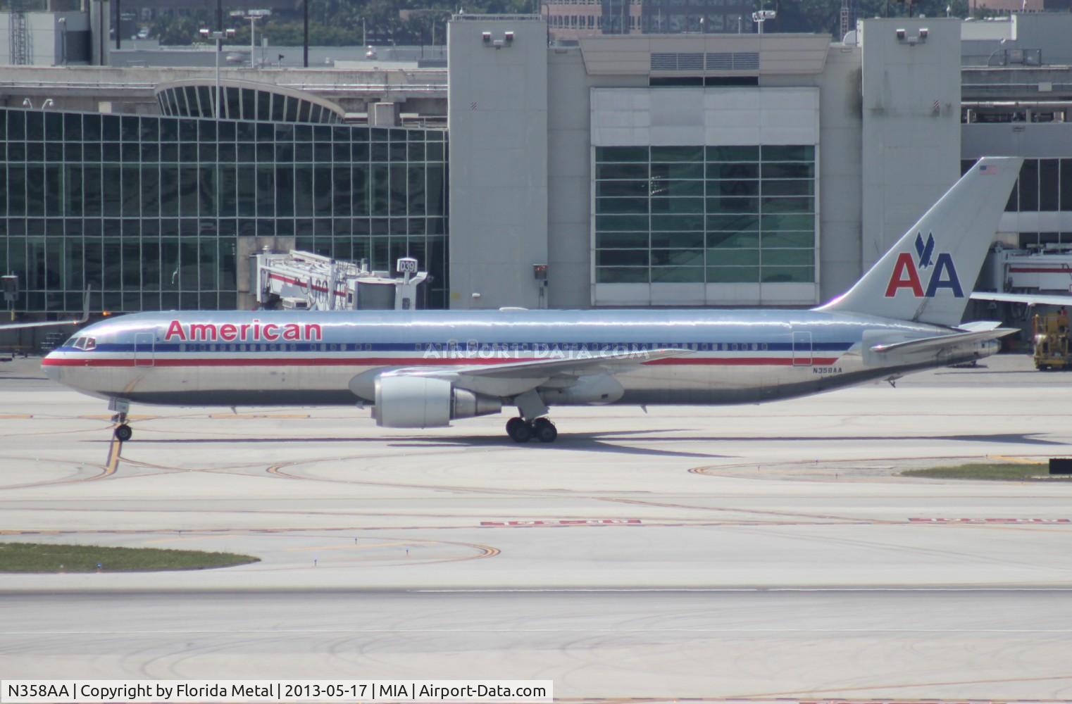 N358AA, 1988 Boeing 767-323 C/N 24039, American 767-300