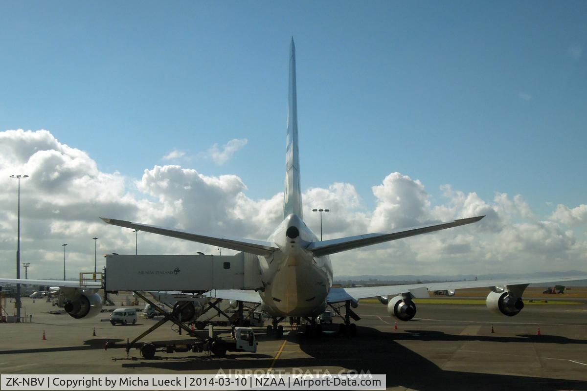 ZK-NBV, 1998 Boeing 747-419 C/N 26910, At Auckland