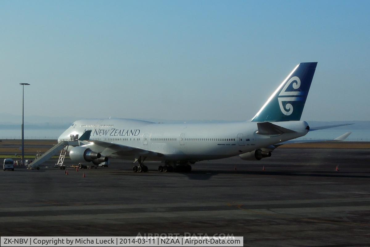 ZK-NBV, 1998 Boeing 747-419 C/N 26910, At Auckland