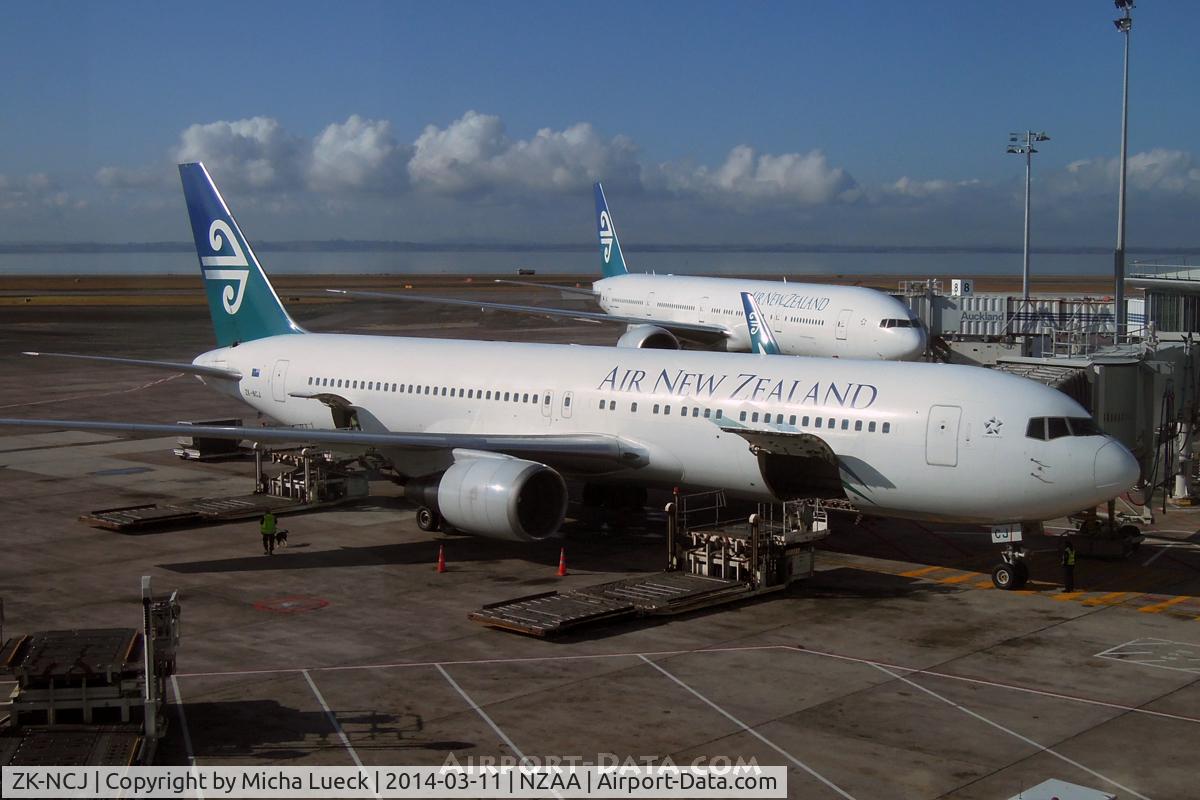 ZK-NCJ, 1995 Boeing 767-319/ER C/N 26915, At Auckland