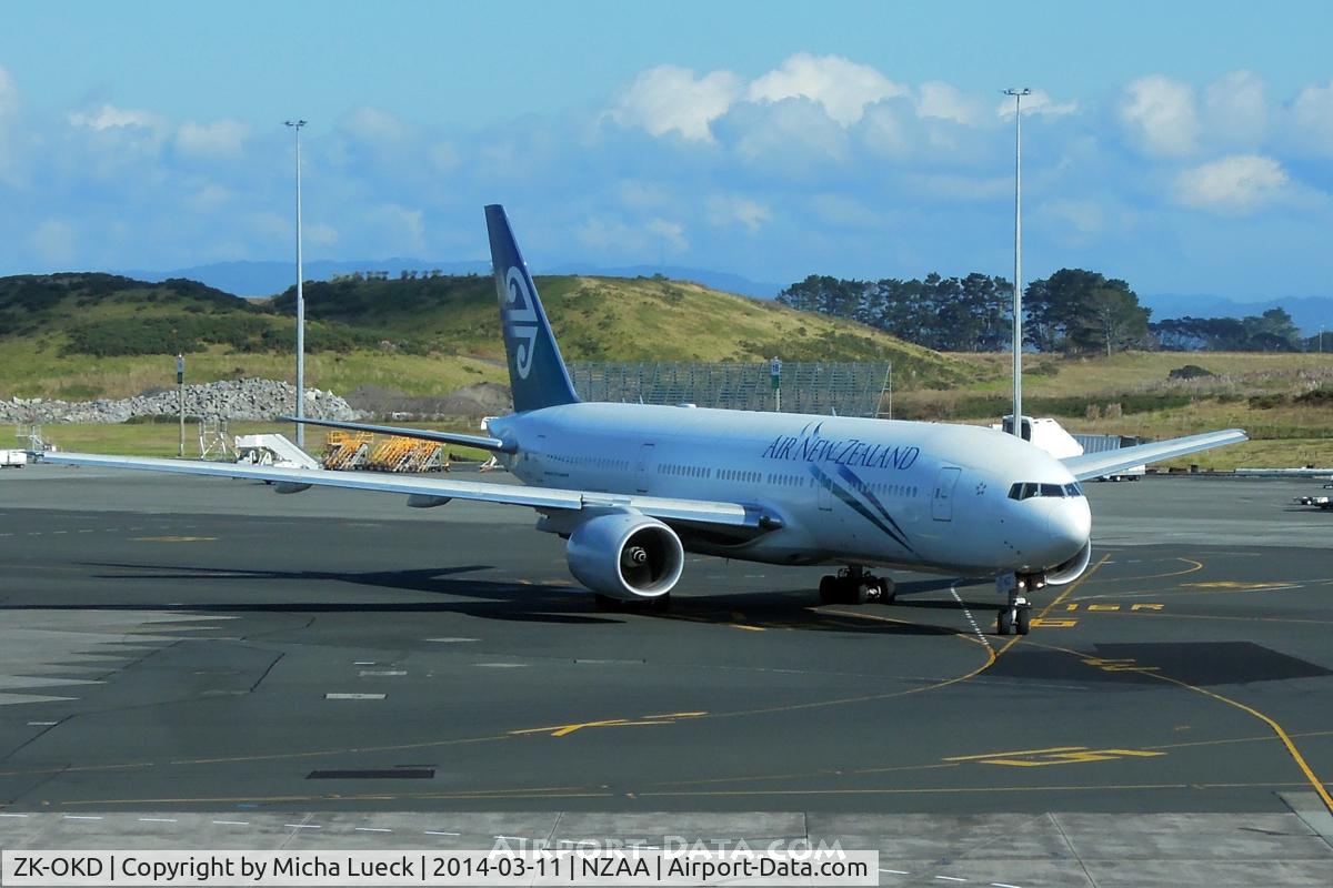 ZK-OKD, 2006 Boeing 777-219/ER C/N 29401, At Auckland