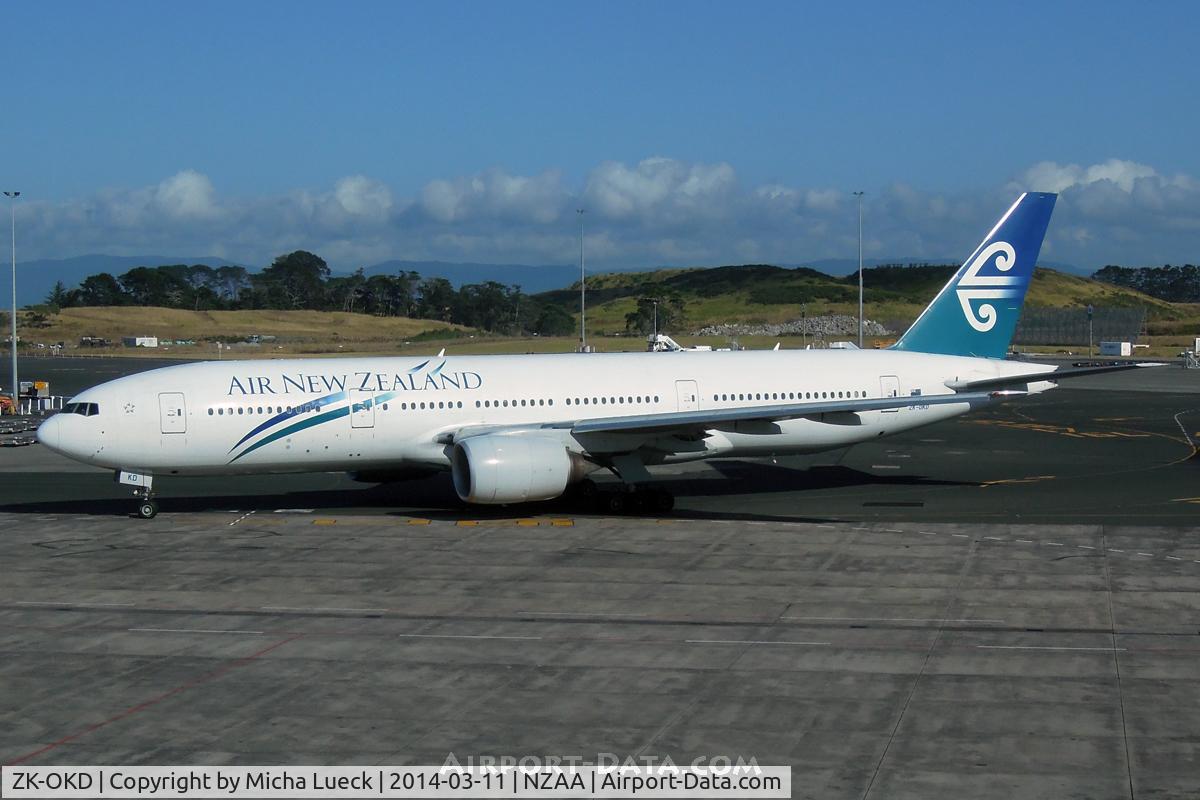 ZK-OKD, 2006 Boeing 777-219/ER C/N 29401, At Auckland