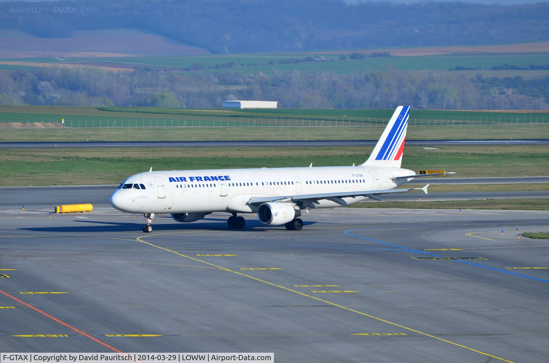F-GTAX, 2009 Airbus A321-212 C/N 3930, Prepearing for their flight to Paris.