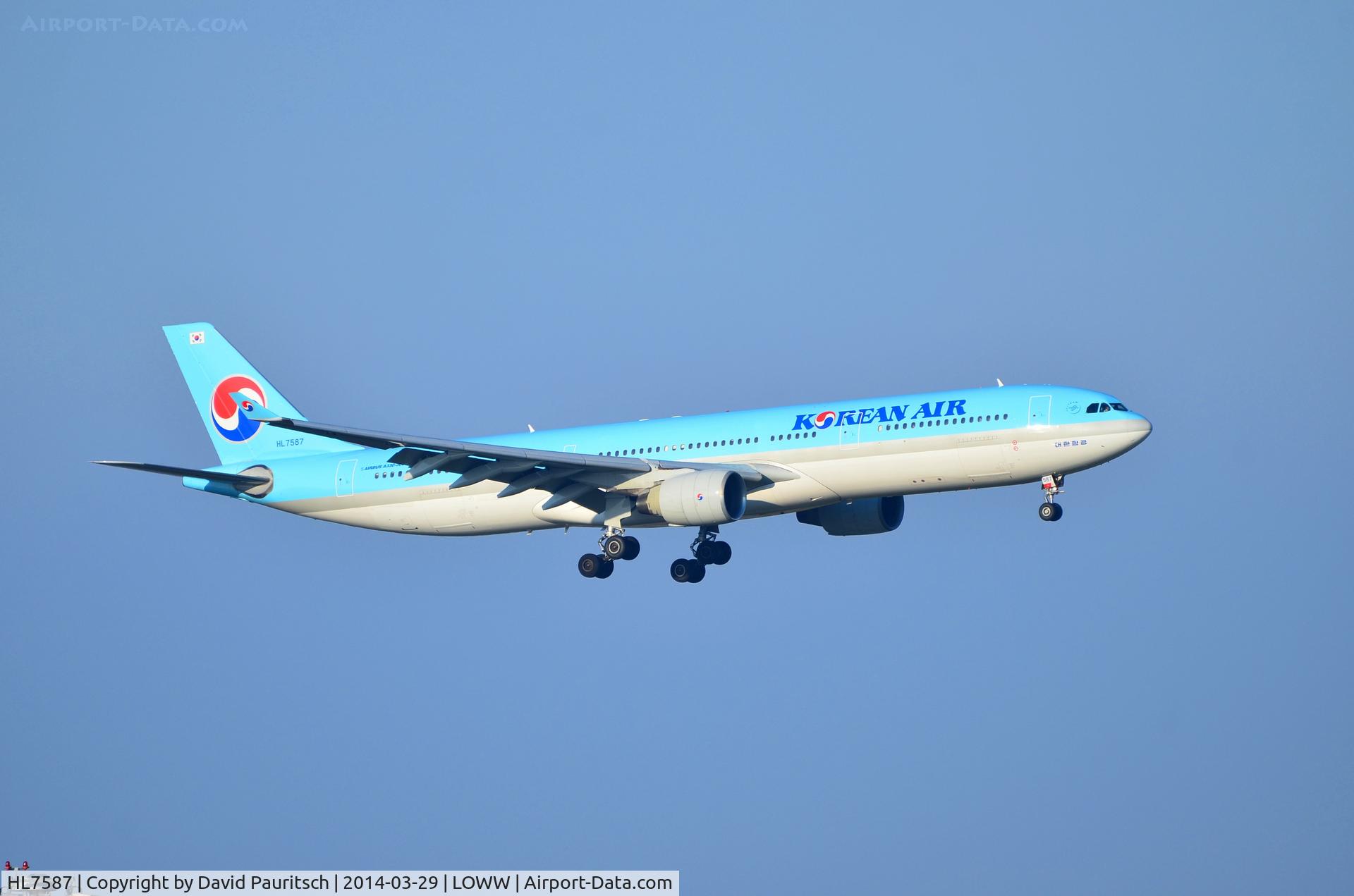 HL7587, Airbus A330-323 C/N 368, Arriving from Seoul.