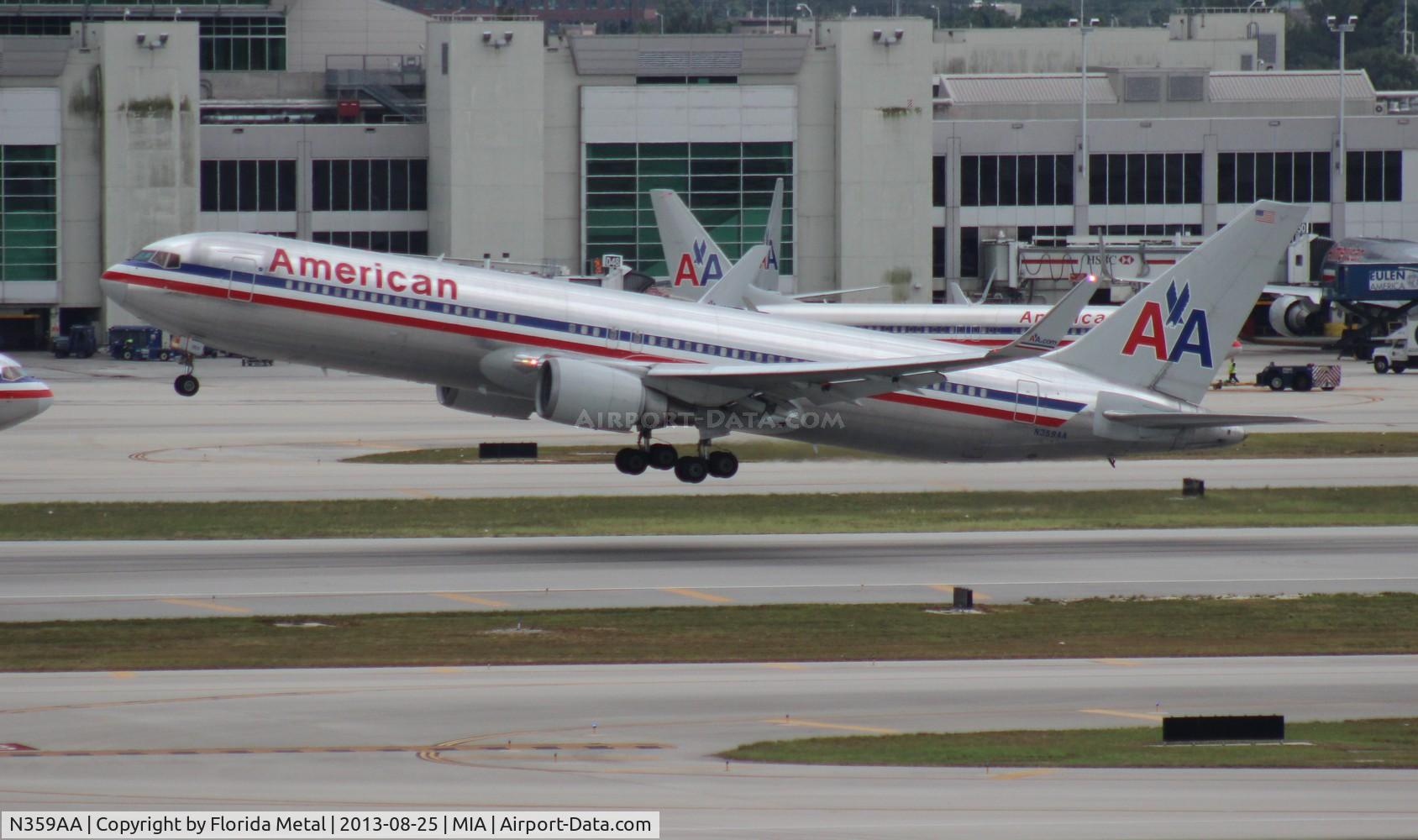 N359AA, 1988 Boeing 767-323 C/N 24040, American 767-300