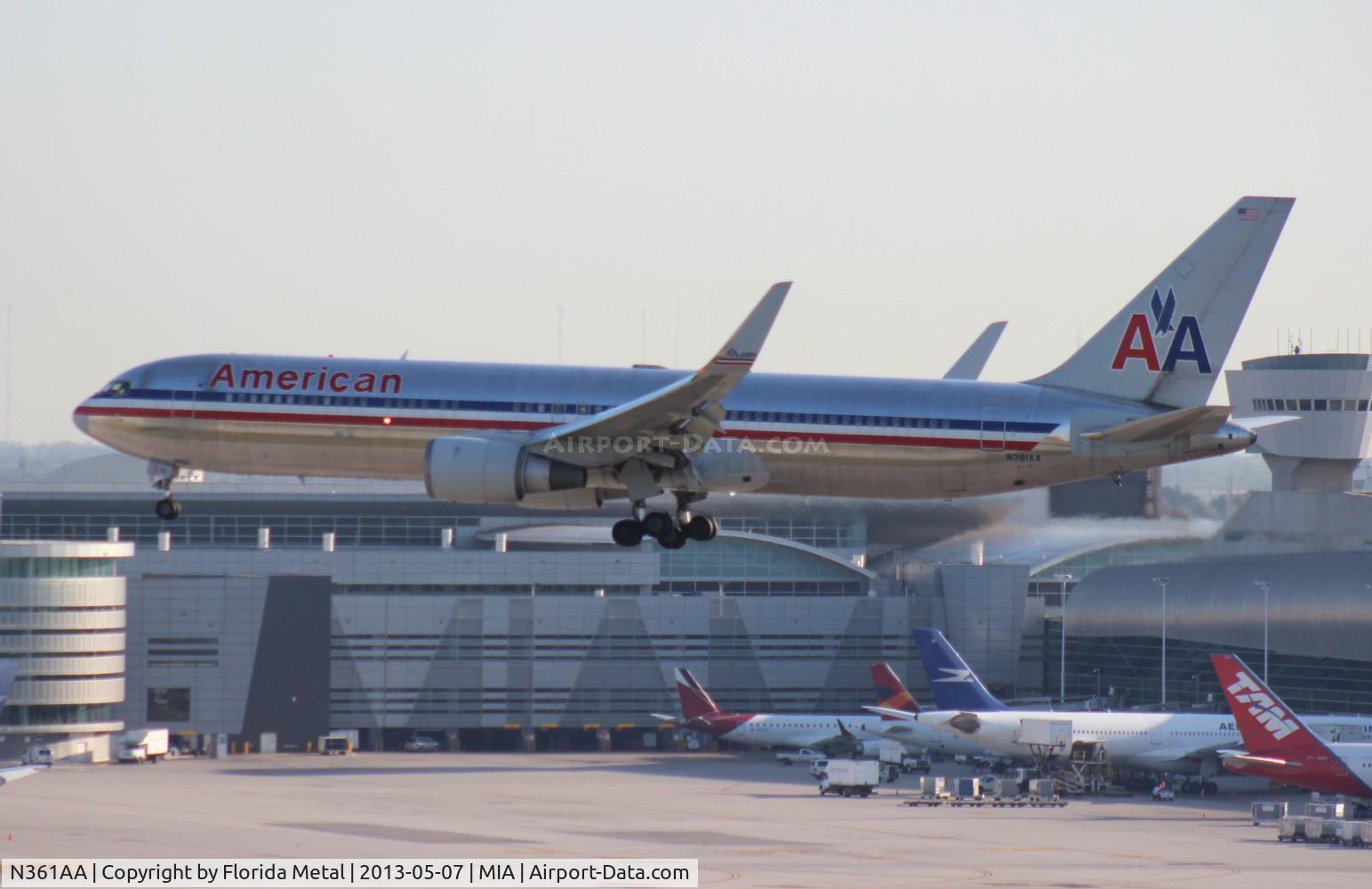 N361AA, 1988 Boeing 767-323 C/N 24042, American 767-300