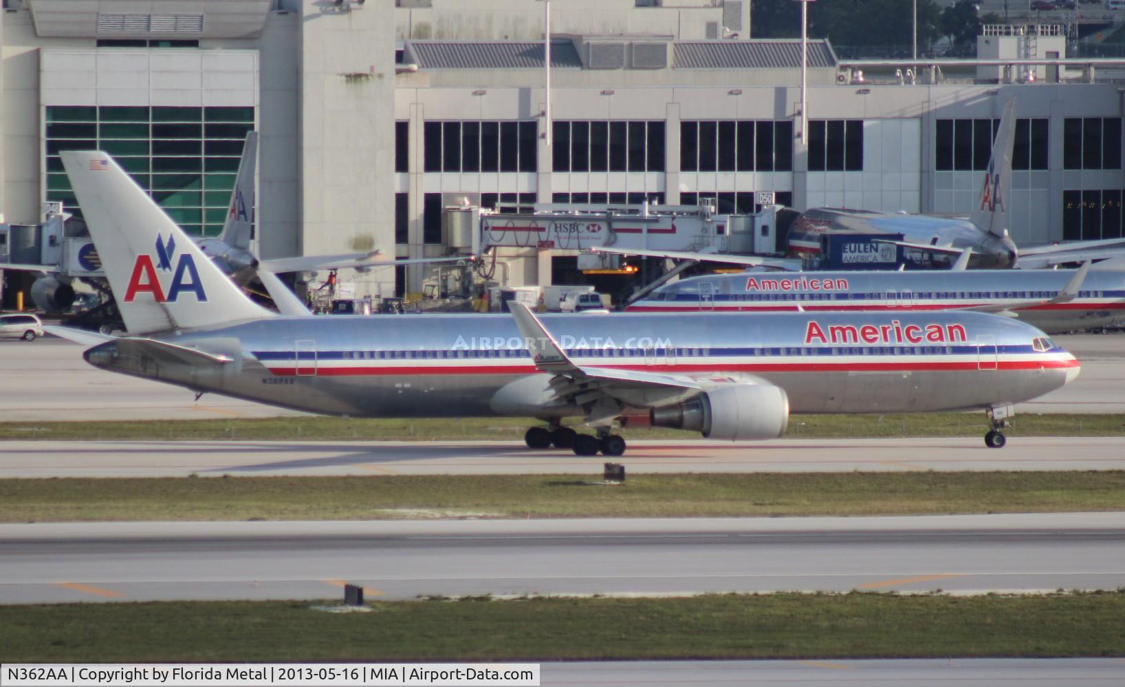 N362AA, 1988 Boeing 767-323 C/N 24043, American 767-300