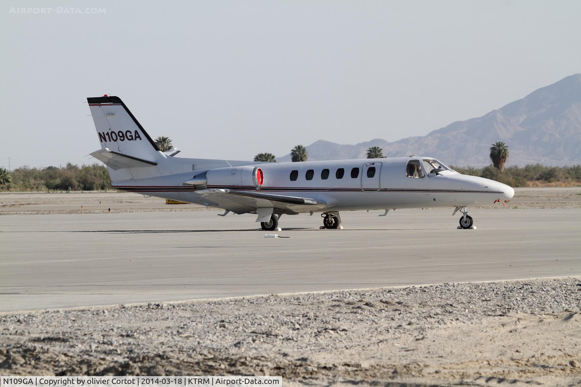 N109GA, 1980 Cessna 550 Citation II C/N 550-0124, the sun goes down on the Palm springs area