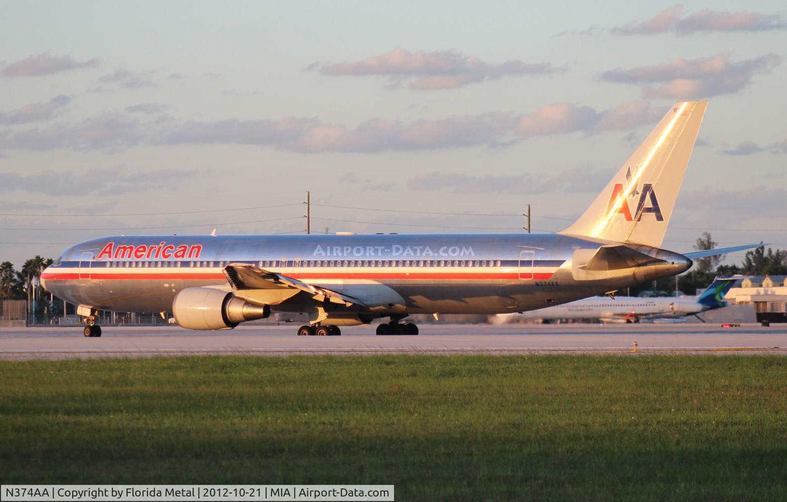 N374AA, 1992 Boeing 767-323 C/N 25201, American 767-300