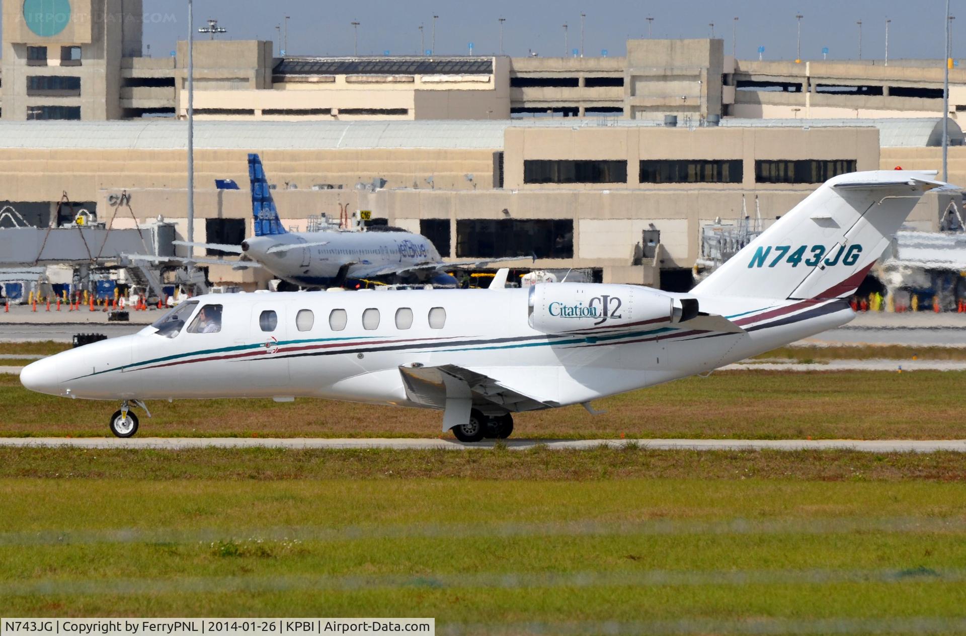 N743JG, 2002 Cessna 525A CitationJet CJ2 C/N 525A0056, Ce525A CJ2 taxying out