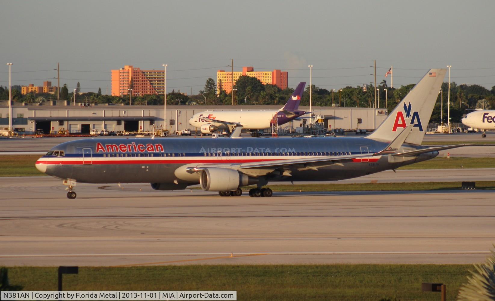N381AN, 1993 Boeing 767-323 C/N 25450, American 767-300