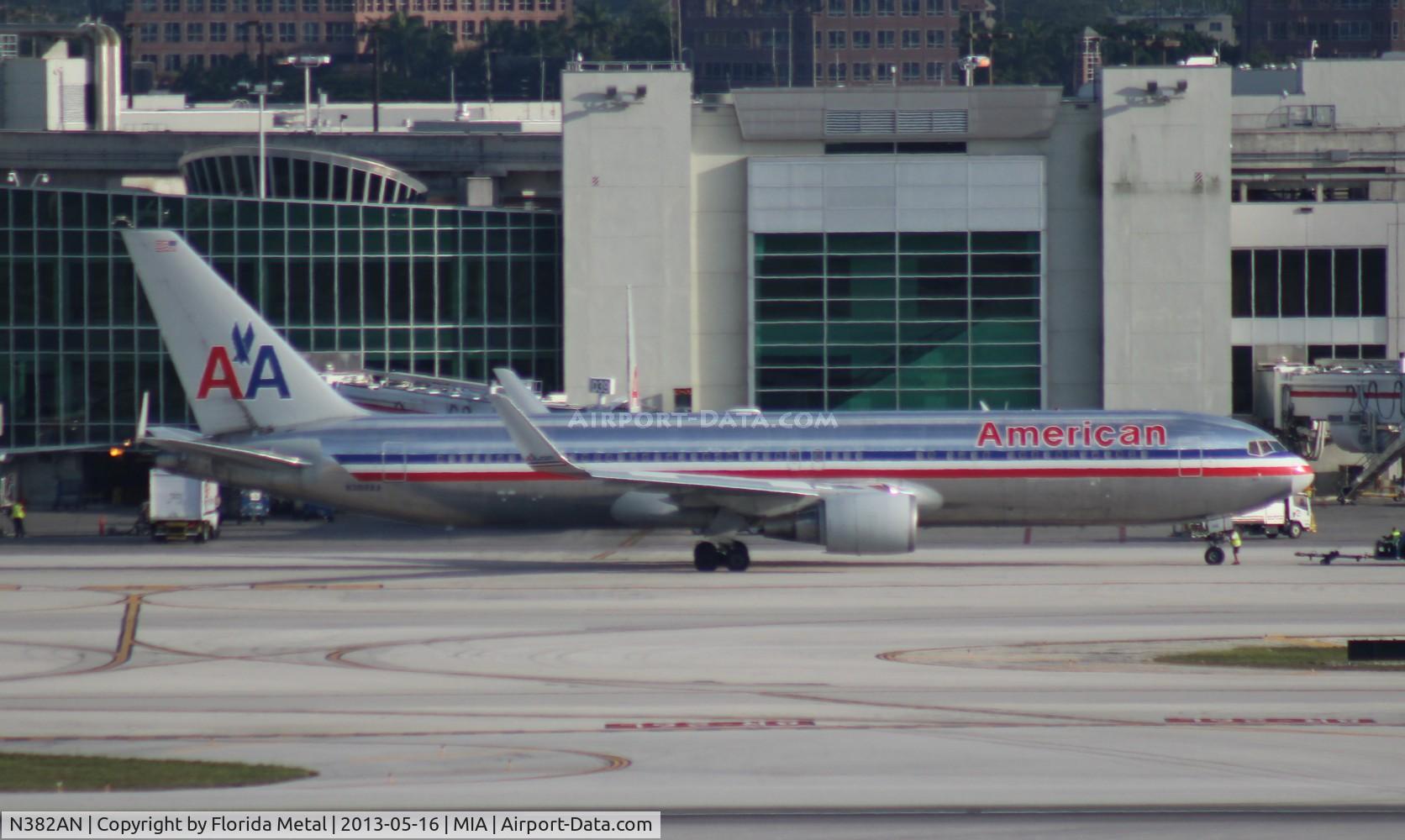 N382AN, 1993 Boeing 767-323/ER C/N 25451, American 767-300