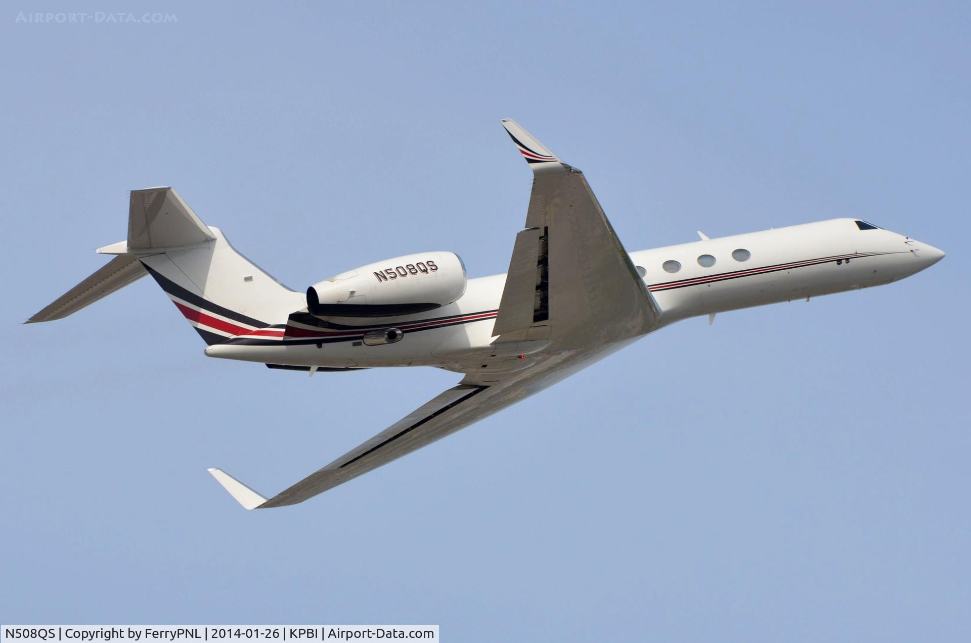 N508QS, 2001 Gulfstream Aerospace G-V C/N 631, Netjets G5 taking-off.