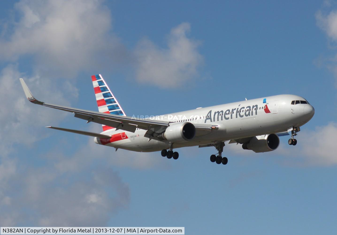 N382AN, 1993 Boeing 767-323/ER C/N 25451, American in new colors 767-300