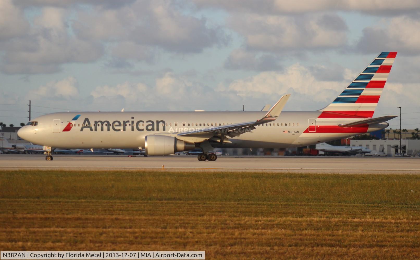 N382AN, 1993 Boeing 767-323/ER C/N 25451, American 767-300