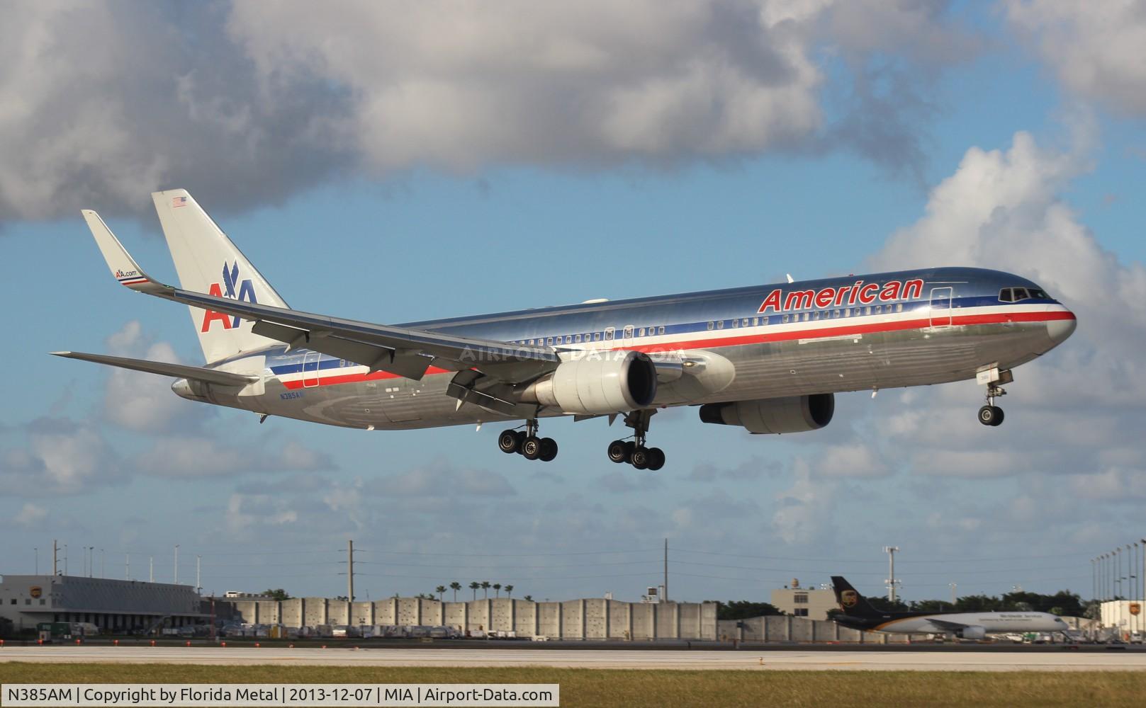 N385AM, 1994 Boeing 767-323 C/N 27059, American 767-300