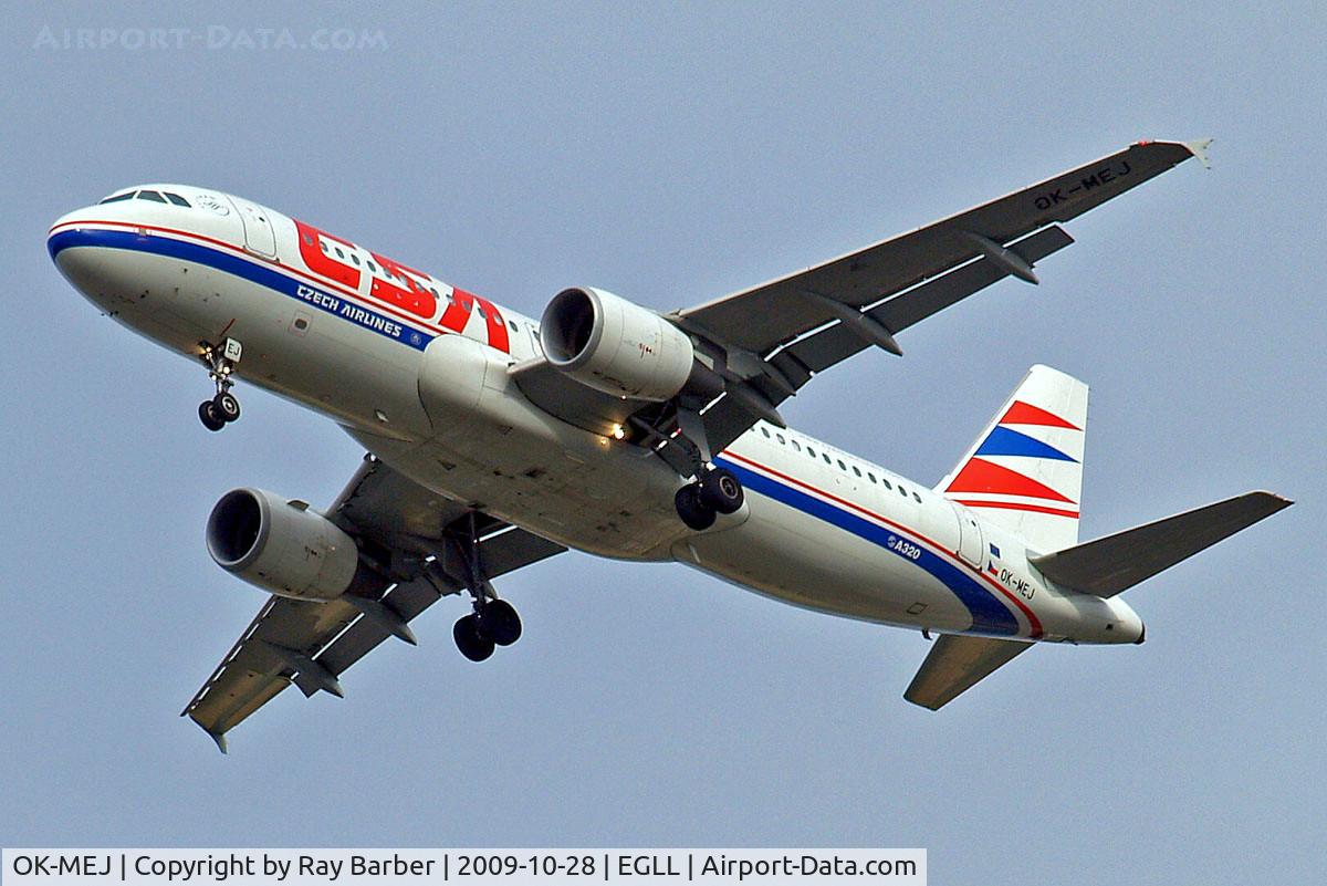 OK-MEJ, 2007 Airbus A320-214 C/N 3097, Airbus A320-214 [3097] (CSA Czech Airlines) Home~G 28/10/2009. On approach 27R.