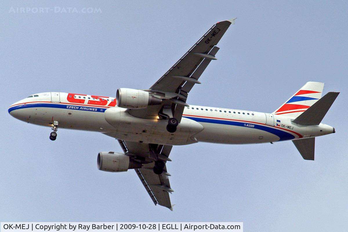 OK-MEJ, 2007 Airbus A320-214 C/N 3097, Airbus A320-214 [3097] (CSA Czech Airlines) Home~G 28/10/2009. On approach 27R.