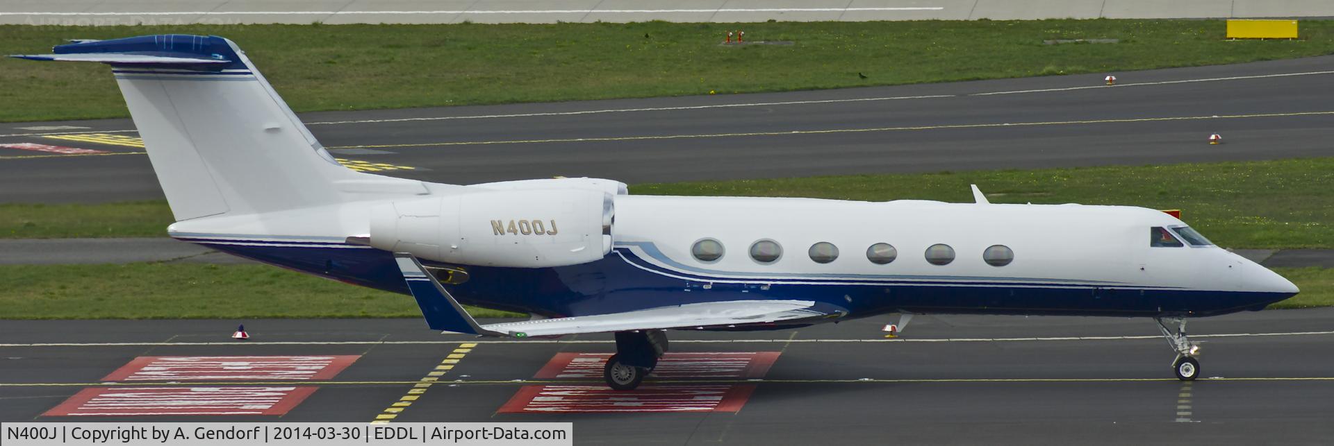 N400J, 1998 Gulfstream Aerospace G-IV C/N 1330, Privat (untitled), is taxiing to RWY 23L at Düsseldorf Int'l(EDDL)