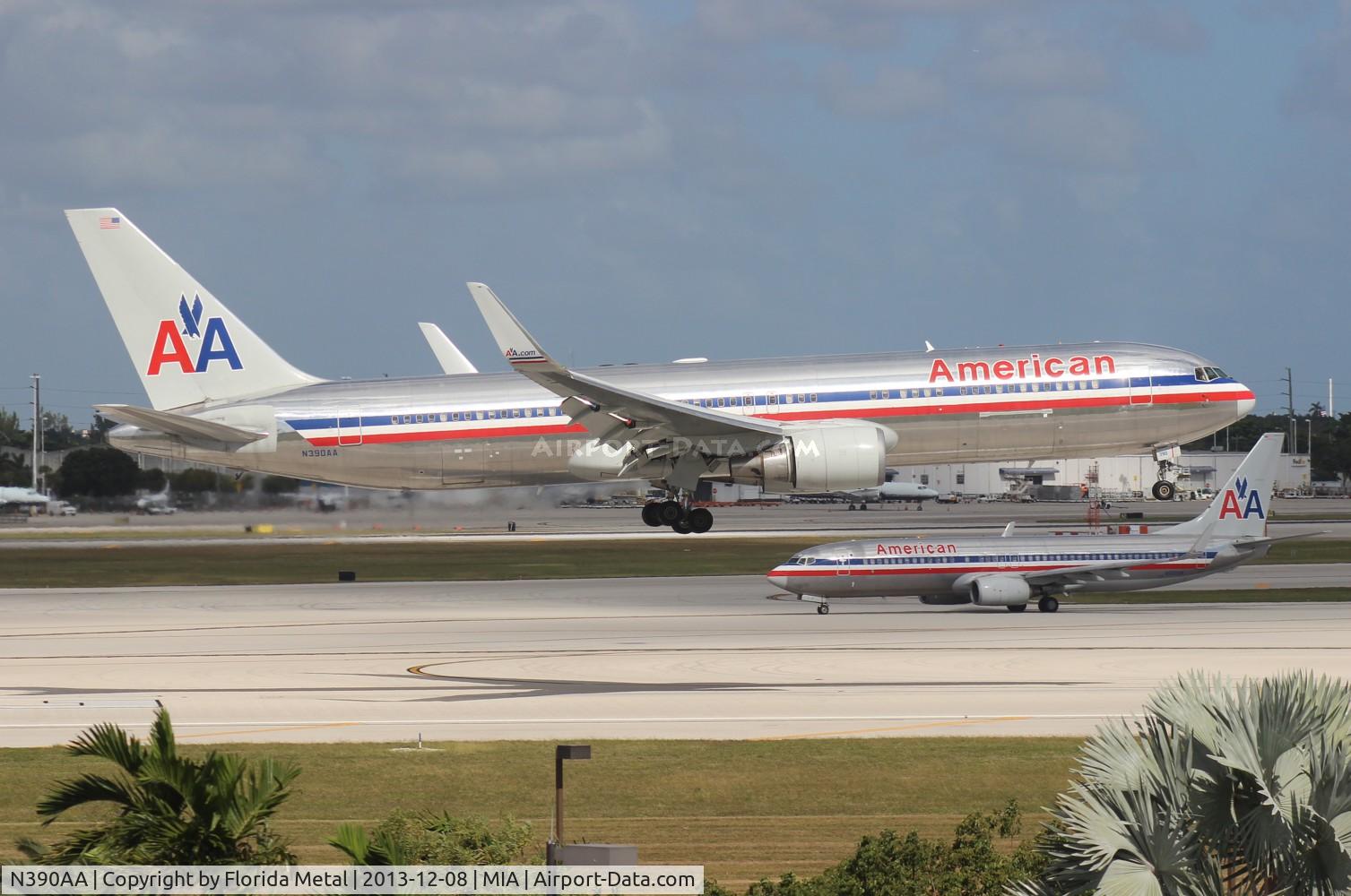 N390AA, 1995 Boeing 767-323 C/N 27450, American 767-300