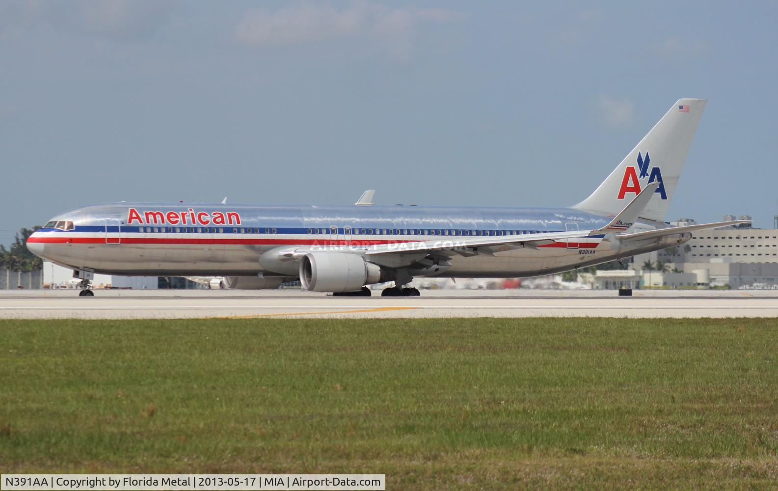 N391AA, 1995 Boeing 767-323 C/N 27451, American 767-300