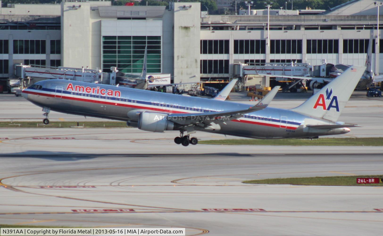 N391AA, 1995 Boeing 767-323 C/N 27451, American 767-300