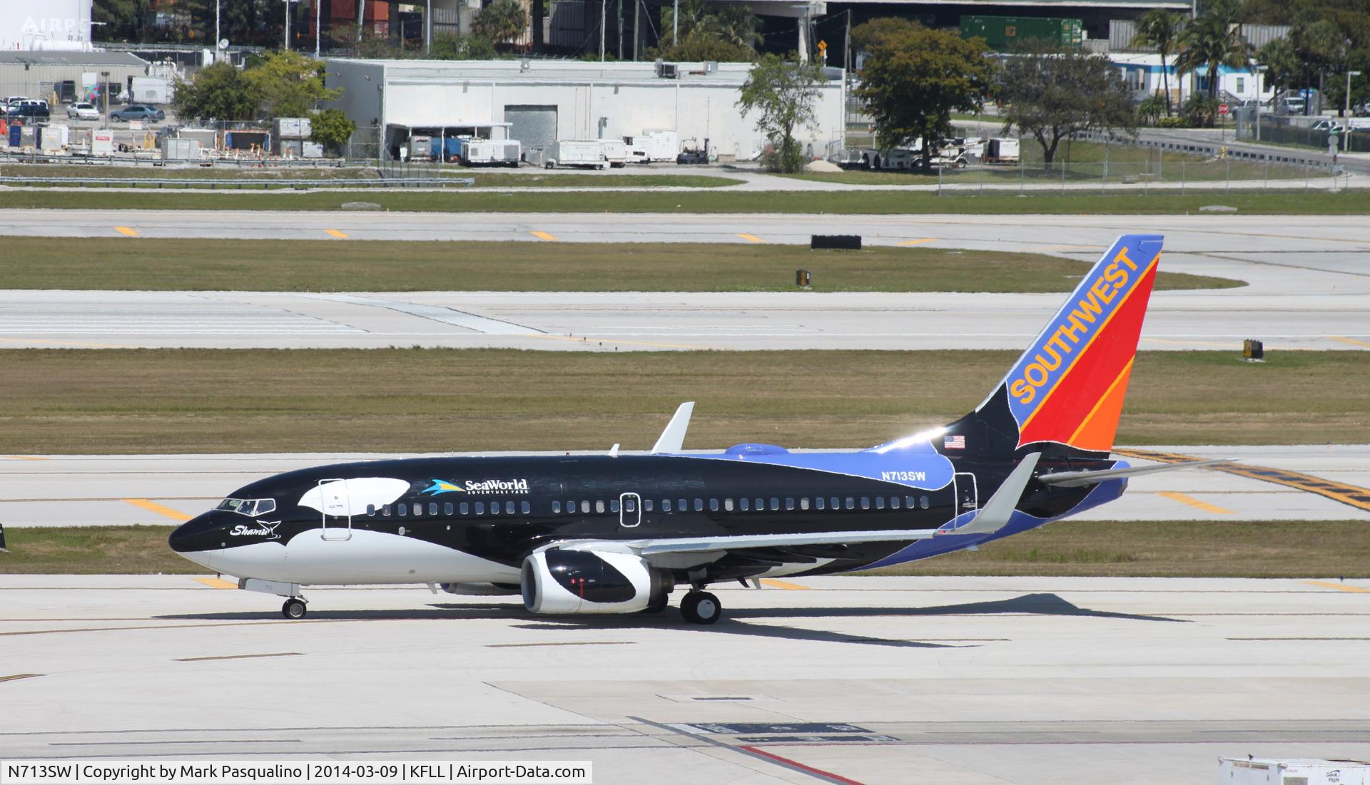 N713SW, 1998 Boeing 737-7H4 C/N 27847, Boeing 737-700