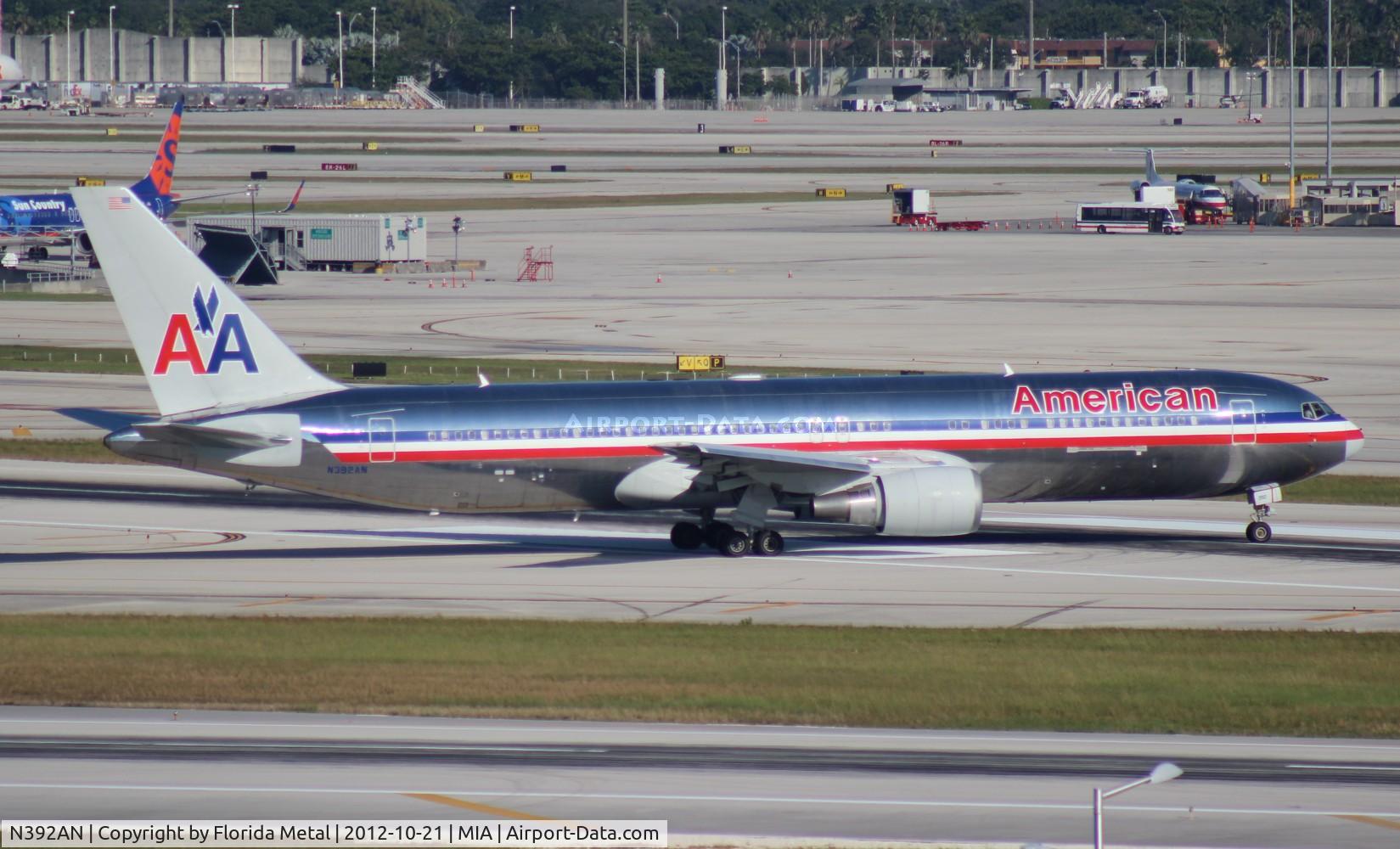 N392AN, 1998 Boeing 767-323 C/N 29429, American 767-300