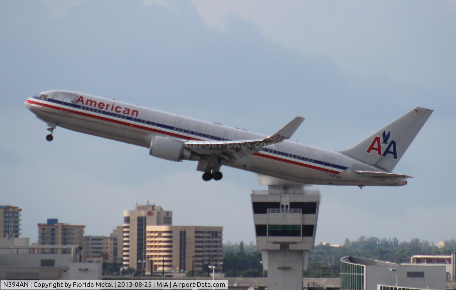 N394AN, 1998 Boeing 767-323/ER C/N 29431, American 767-300