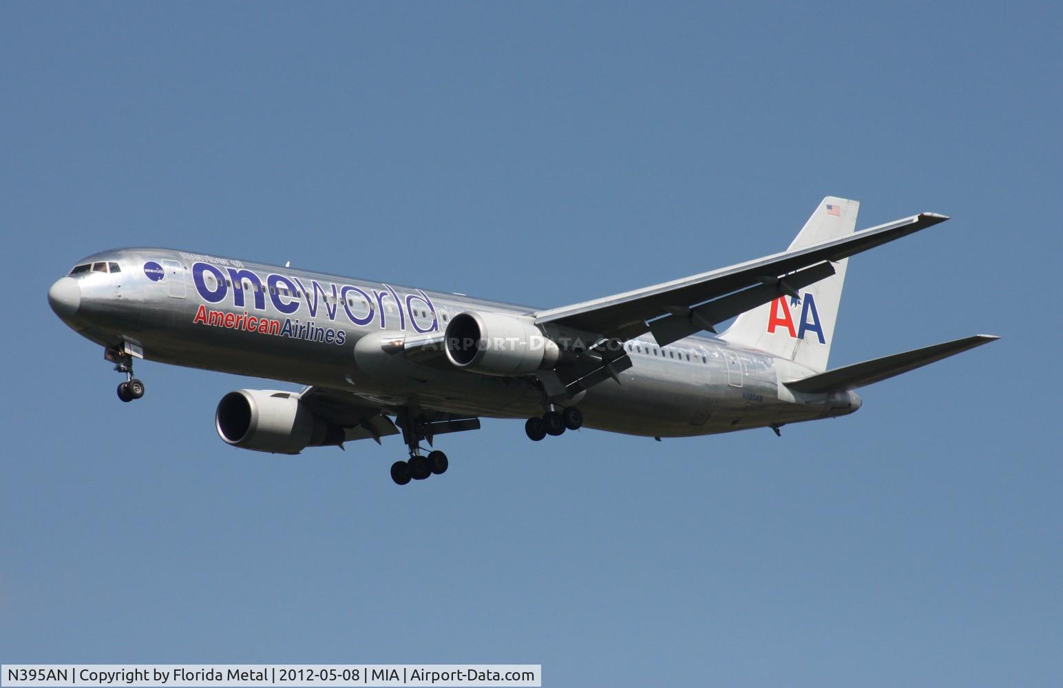 N395AN, 1998 Boeing 767-323 C/N 29432, American One World 767-300