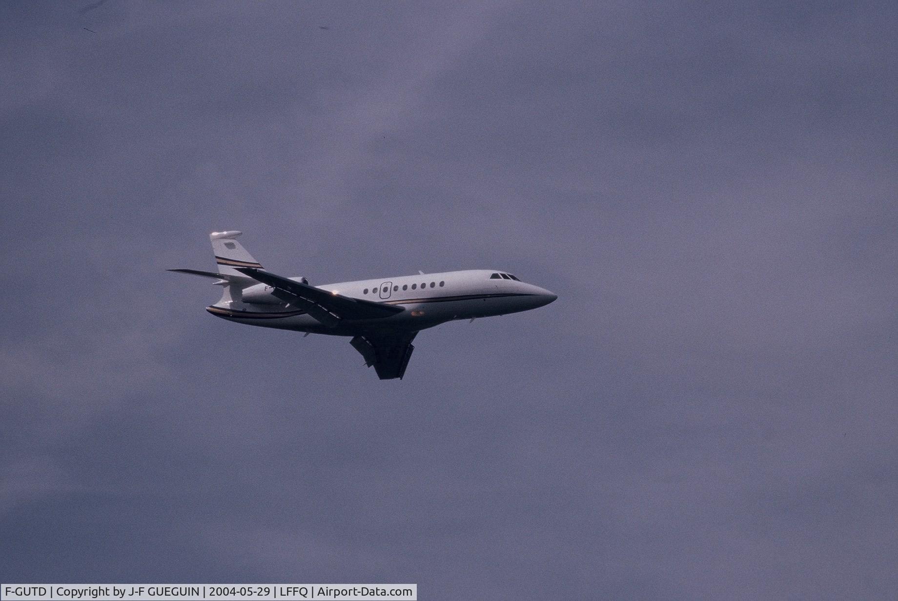 F-GUTD, 2003 Dassault Falcon 2000EX C/N 008, Seen at La Ferté-Alais, 2004 airshow.