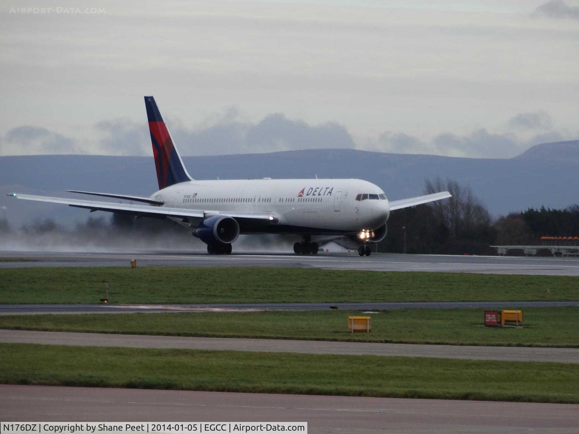 N176DZ, 1999 Boeing 767-332 C/N 29697, Taken with Sony HX300