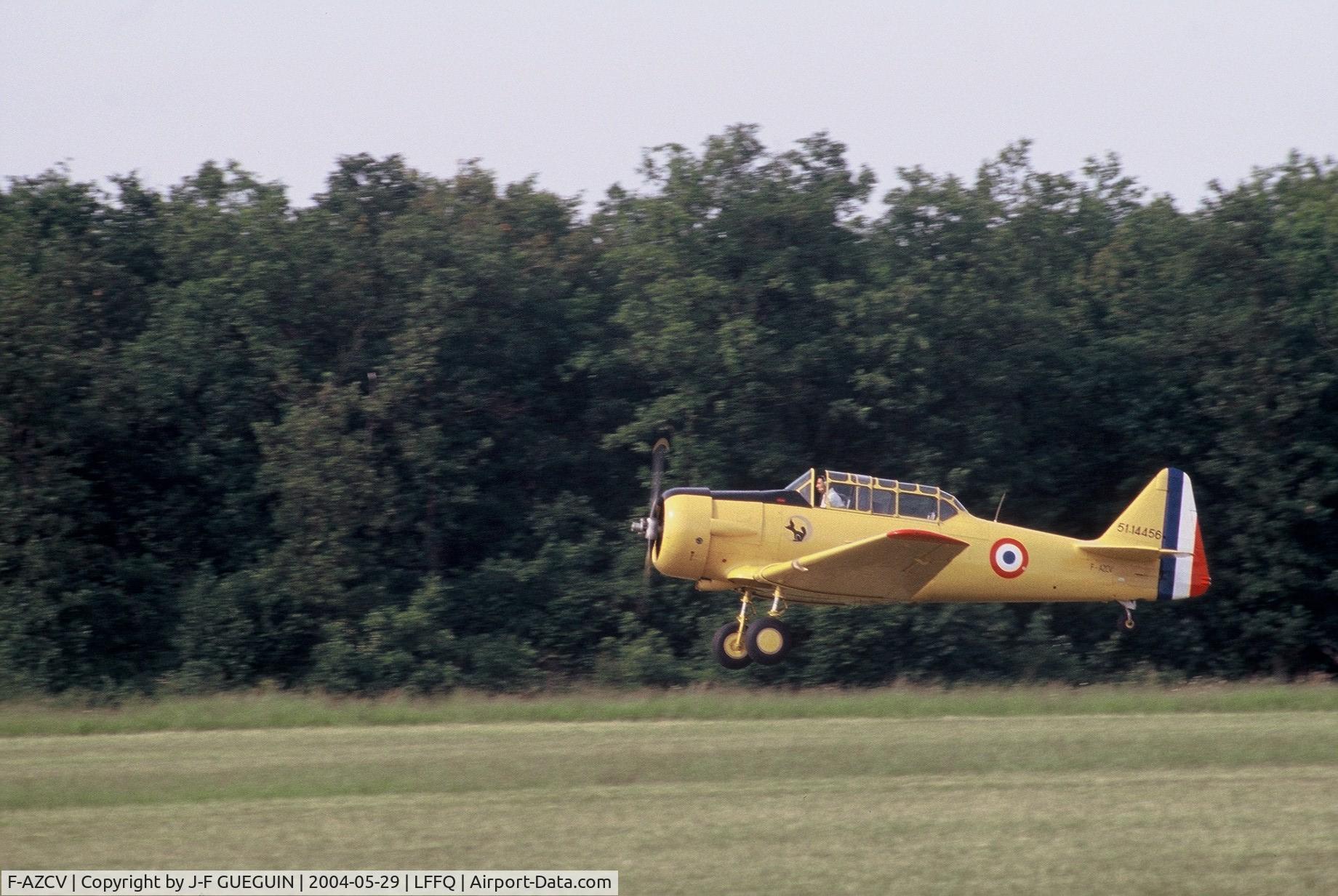 F-AZCV, 1951 North American T-6G Texan C/N 182-143, Taking off at La Ferté-Alais, 2004 airshow, in Armée de l'Air (French Air Force) EALA 7/72 colour scheme (1959).