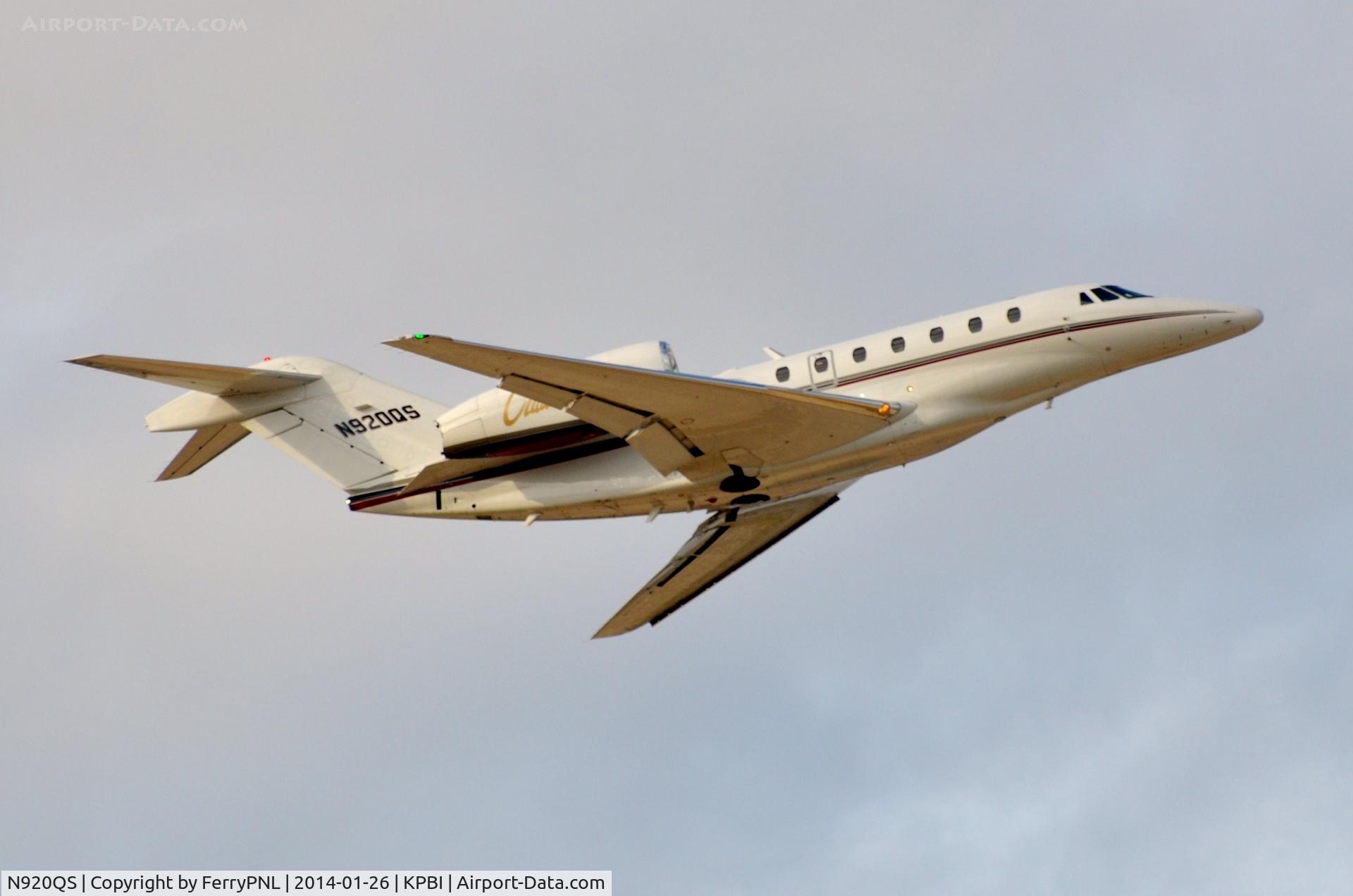 N920QS, 2000 Cessna 750 Citation X Citation X C/N 750-0120, Netjets Ce750 taking-off