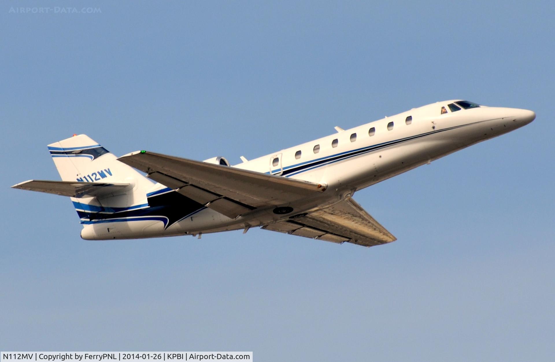 N112MV, 2007 Cessna 680 Citation Sovereign C/N 680-0148, Ce680 taking-off.