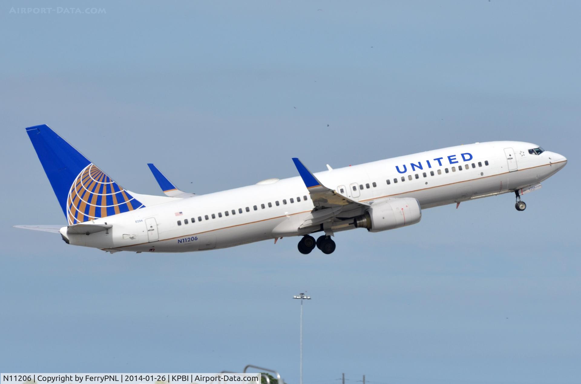N11206, 2000 Boeing 737-824 C/N 30578, United B738 Taking-off from PBI