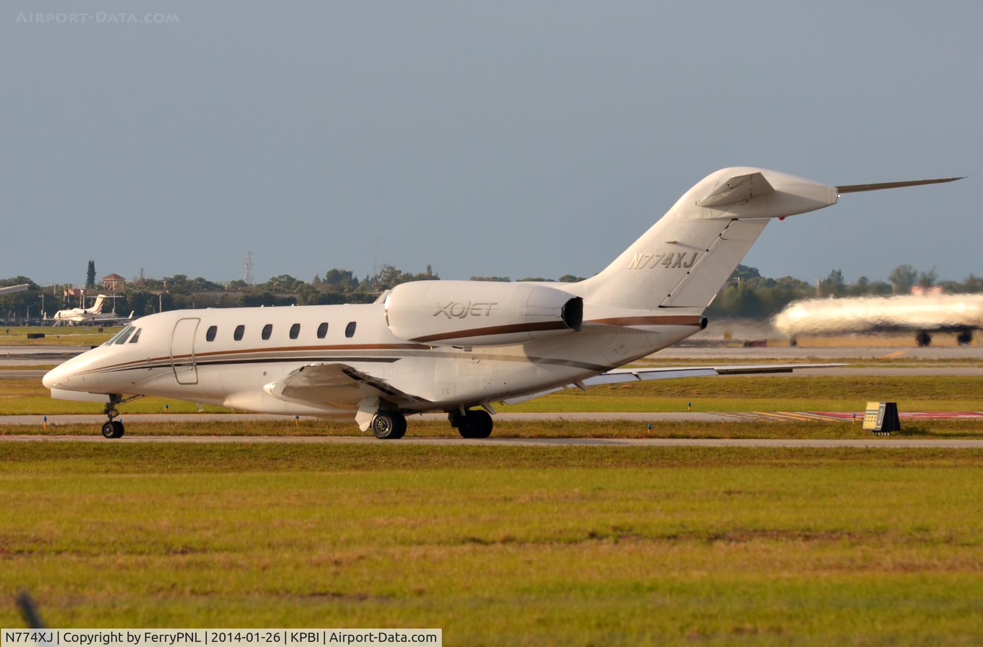 N774XJ, 2007 Cessna 750 Citation X C/N 750-0274, Xojet Inc. Ce750 taxying