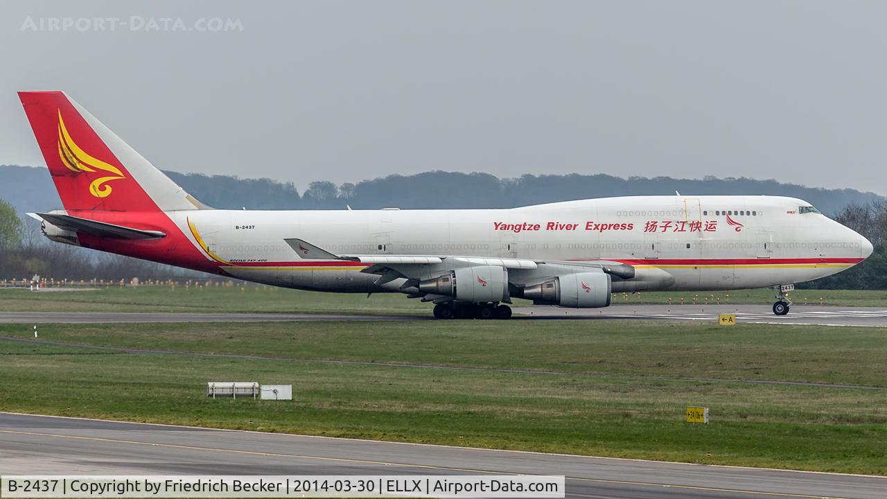 B-2437, 1991 Boeing 747-481(BDSF) C/N 25207, line up for departure