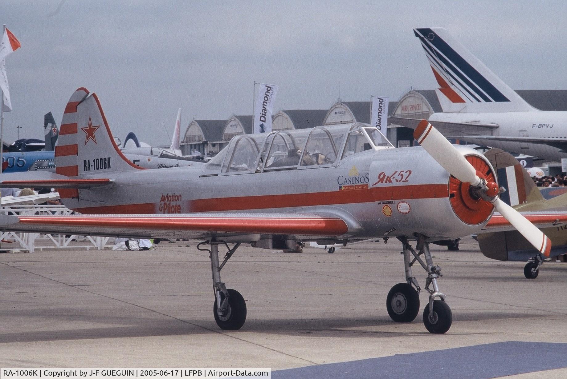 RA-1006K, Yakovlev Yak-52 C/N 8910215, On display at Paris-Le Bourget 2005 airshow.
