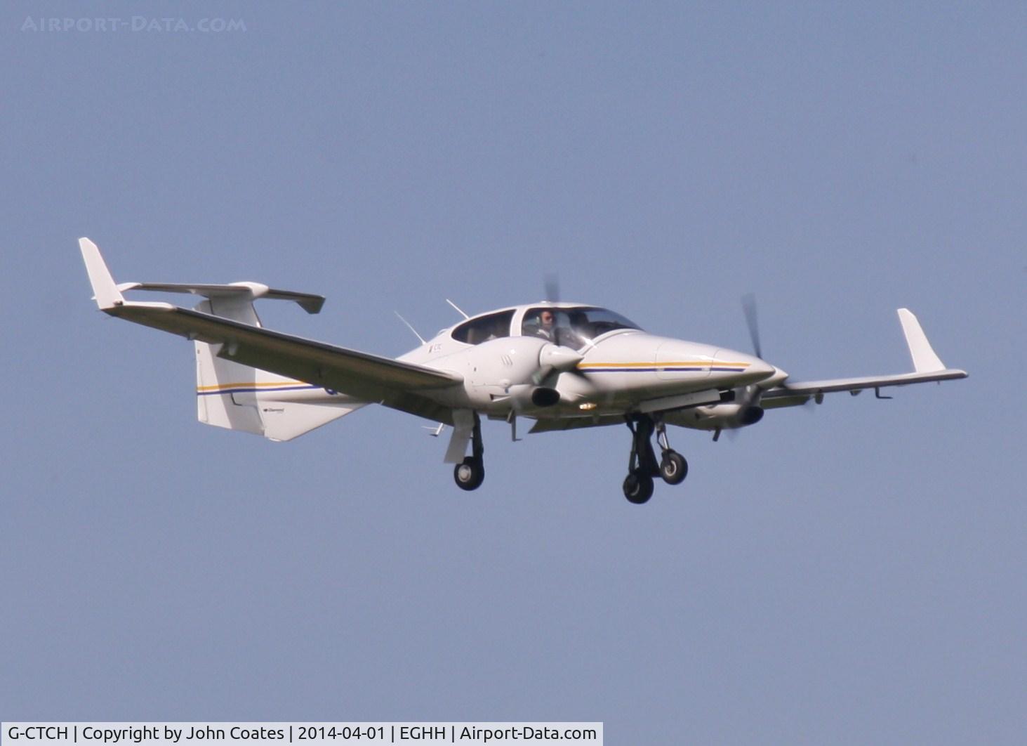 G-CTCH, 2007 Diamond DA-42 Twin Star C/N 42.238, Approach to 08