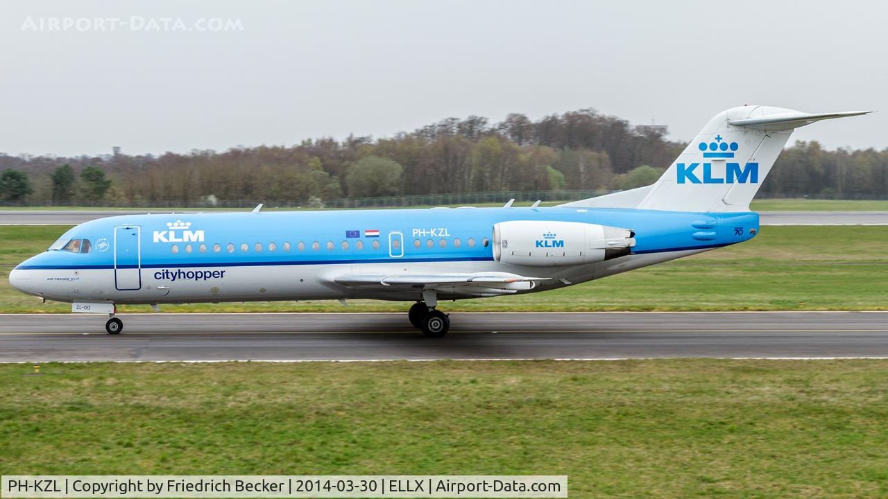 PH-KZL, 1995 Fokker 70 (F-28-0070) C/N 11536, taxying to the active