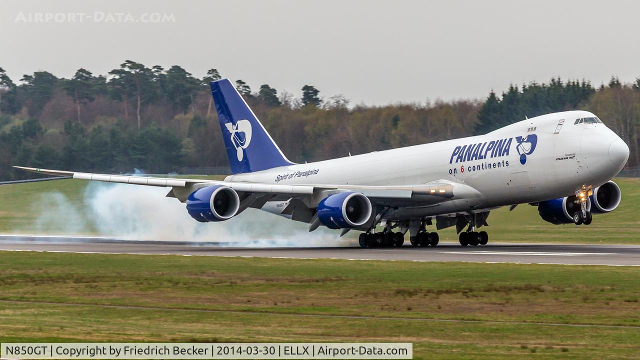 N850GT, 2012 Boeing 747-87UF/SCD C/N 37570, touchdown