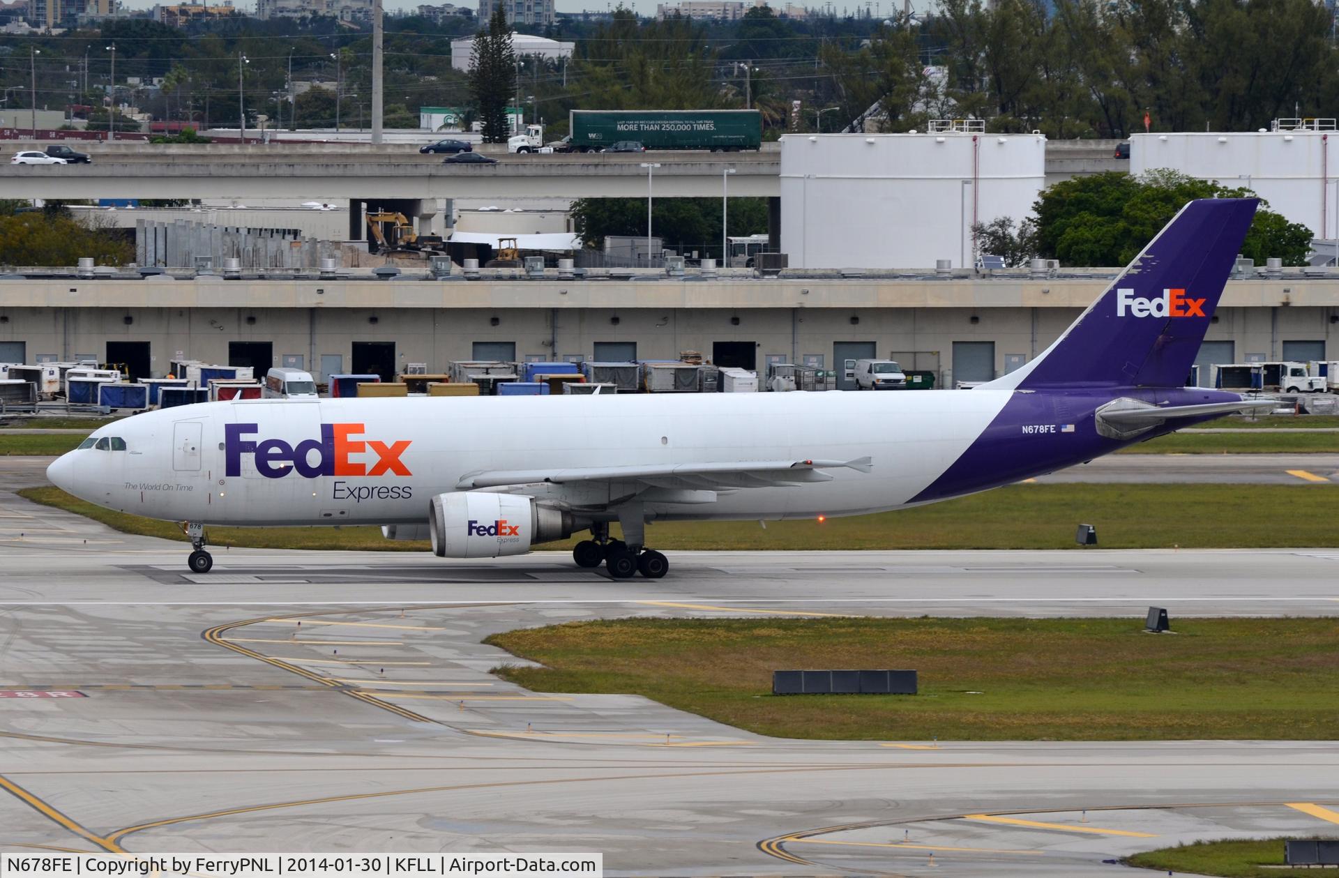 N678FE, 1998 Airbus A300F4-605R C/N 792, Fedex A306F starting its take-off run.