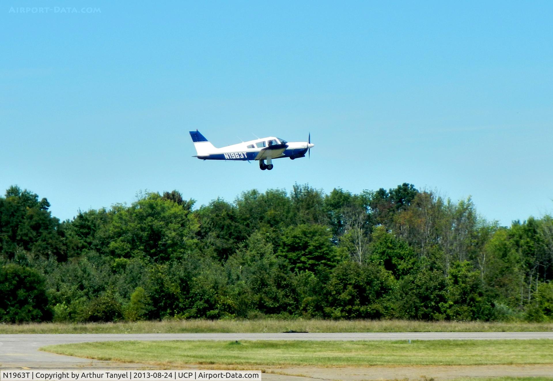 N1963T, 1971 Piper PA-28R-200 C/N 28R-7135192, Taking off from UCP after Wheels and Wings Airshow