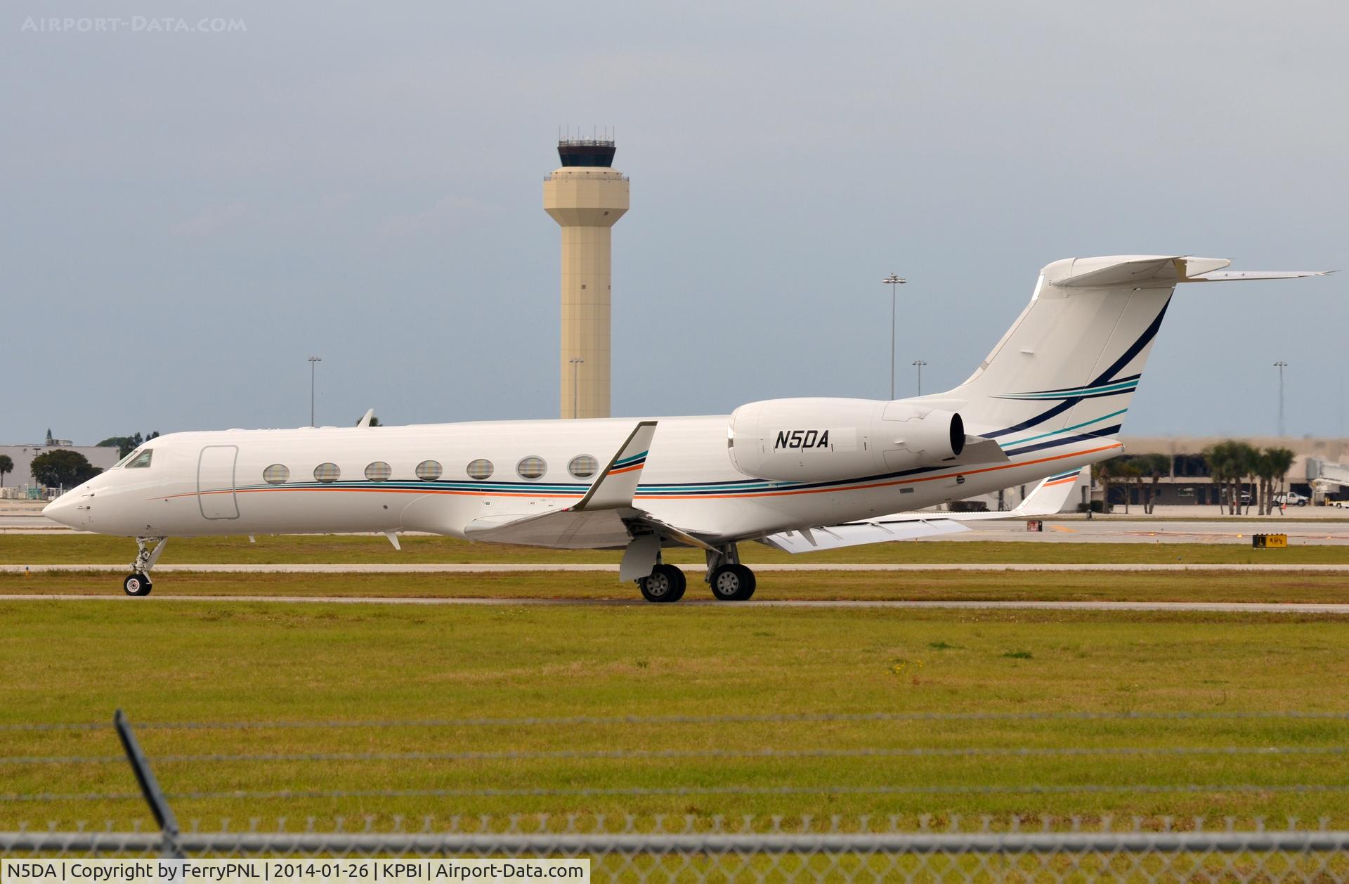 N5DA, 2003 Gulfstream Aerospace V-SP G550 C/N 5021, Delta Private Jets Gulf 550