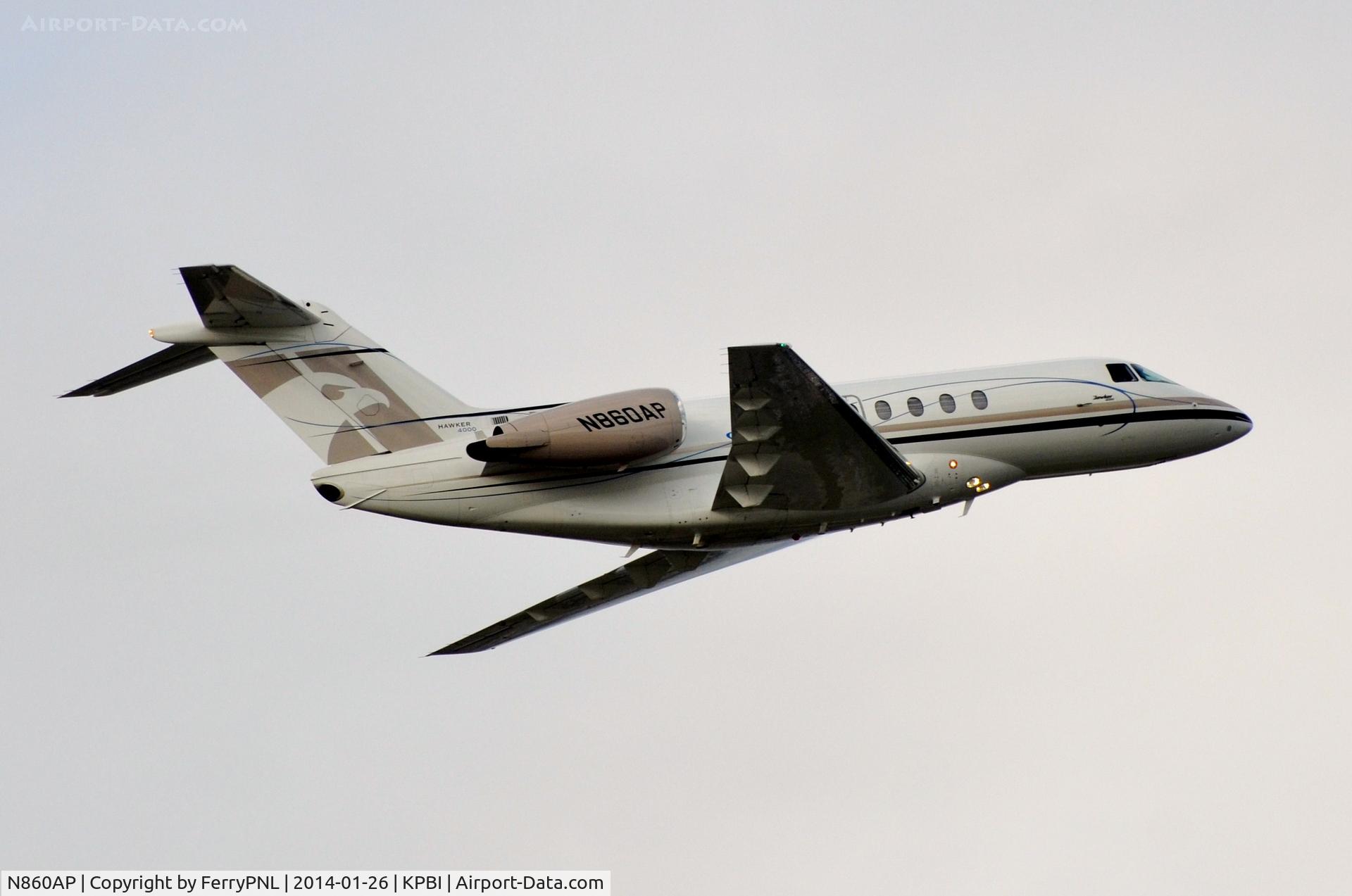 N860AP, 2011 Hawker Beechcraft 4000 C/N RC-60, Hawker 4000 taking-off