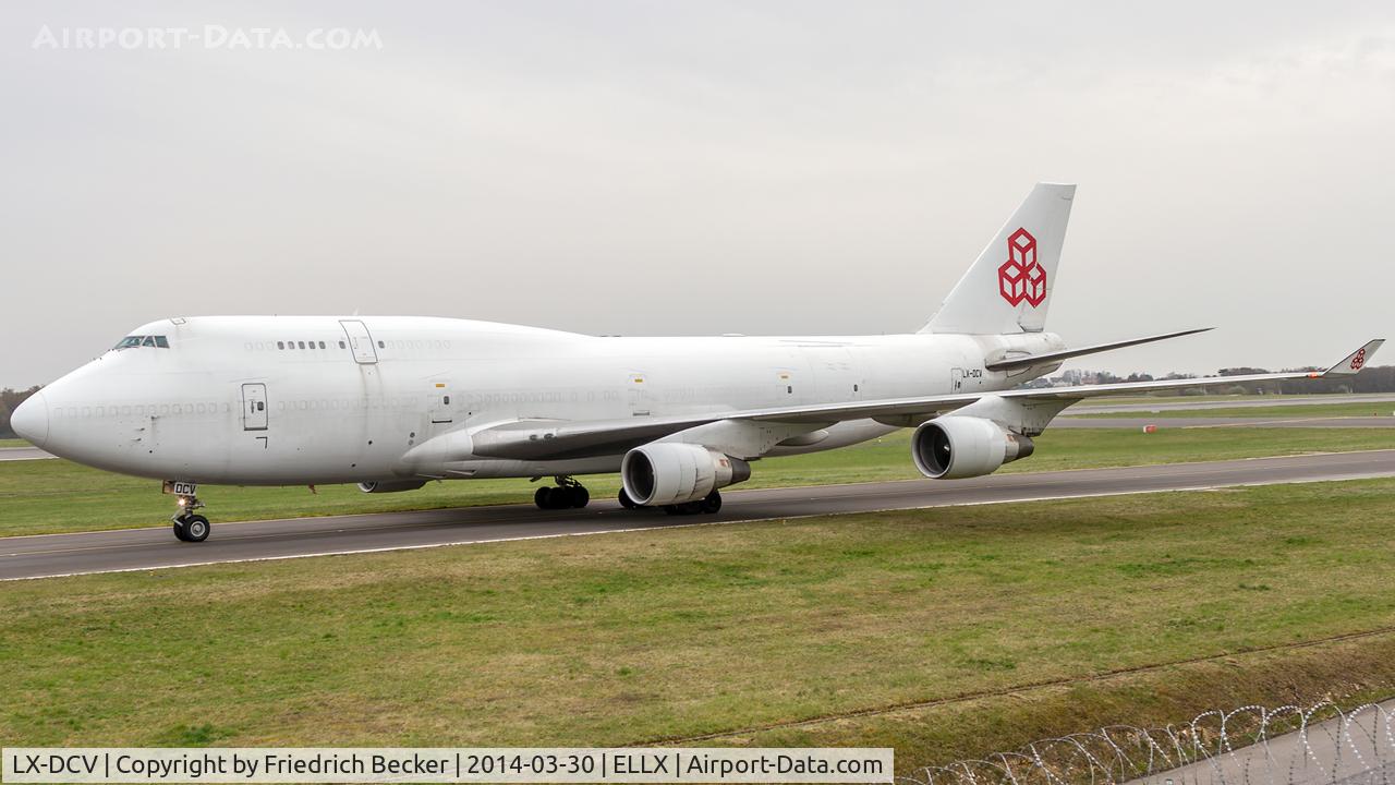 LX-DCV, 1990 Boeing 747-4B5F/SCD C/N 24619, taxying to P7 at LUX